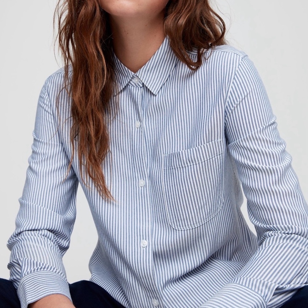 Aritza Blue and White Striped Button-Down Shirt